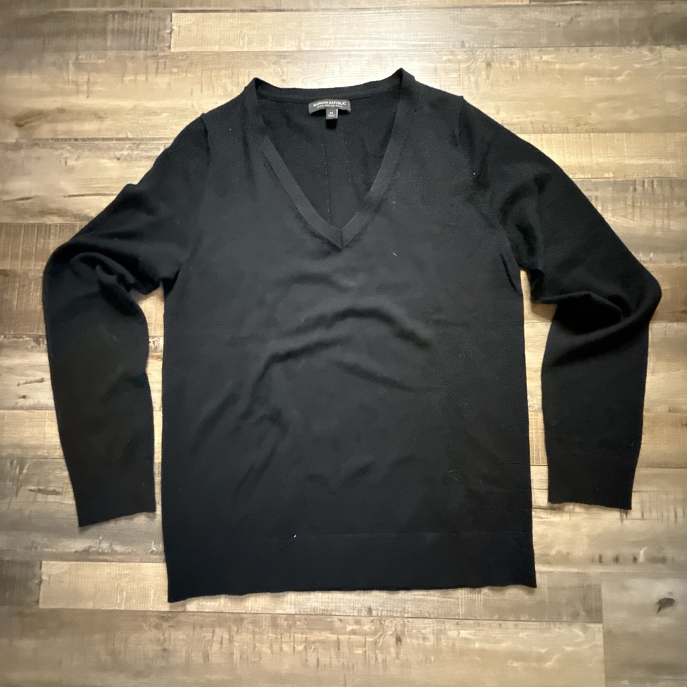 Banana Republic 100% Merino Wool Women's Black Size M V-Neck Sweater